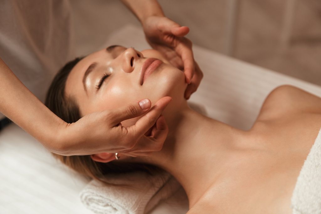 Soin du visage avec massage